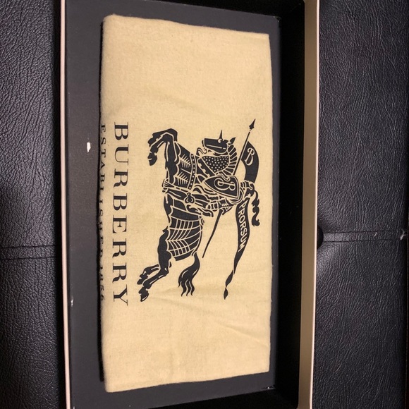 Burberry Hartfield Sneakers - Picture 5 of 5